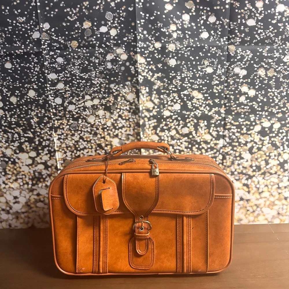 Elegant Tan Leather Men's Bag